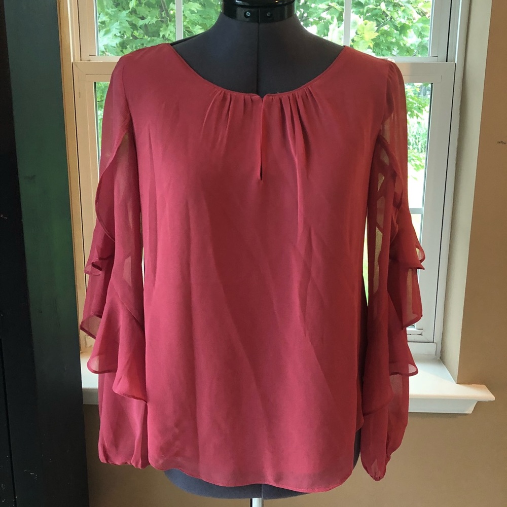 Coral flowy top with flounce sleeves